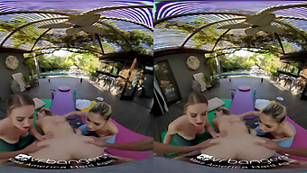 Aksi Jari Yang Intens Dan Keterampilan Oral Di Kelas Yoga Vr