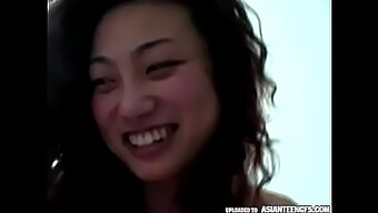 Ragazze Asiatiche Adolescenti Condividono Le Loro Abilità Di Deepthroat In Un Video Fatto In Casa